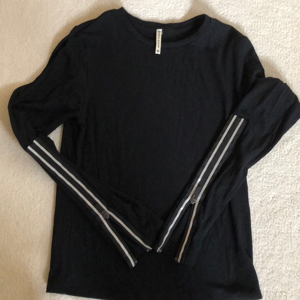 Emma & Sam black ribbed long sleeve shirt